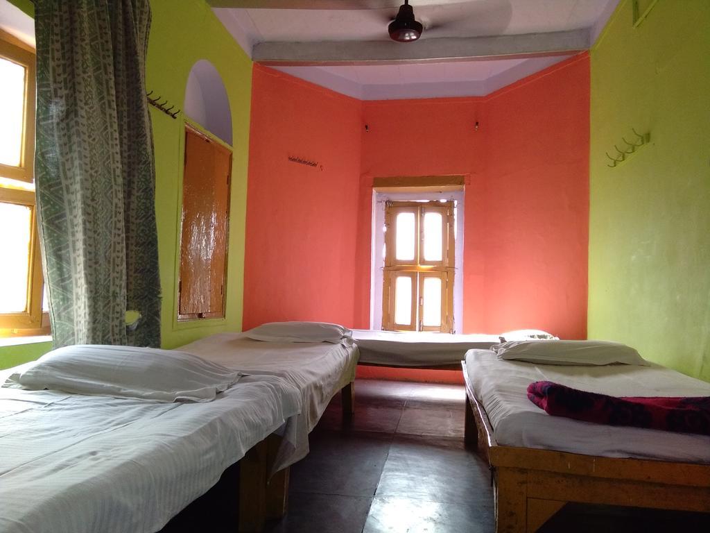 Yogi Lodge Bénarès Extérieur photo